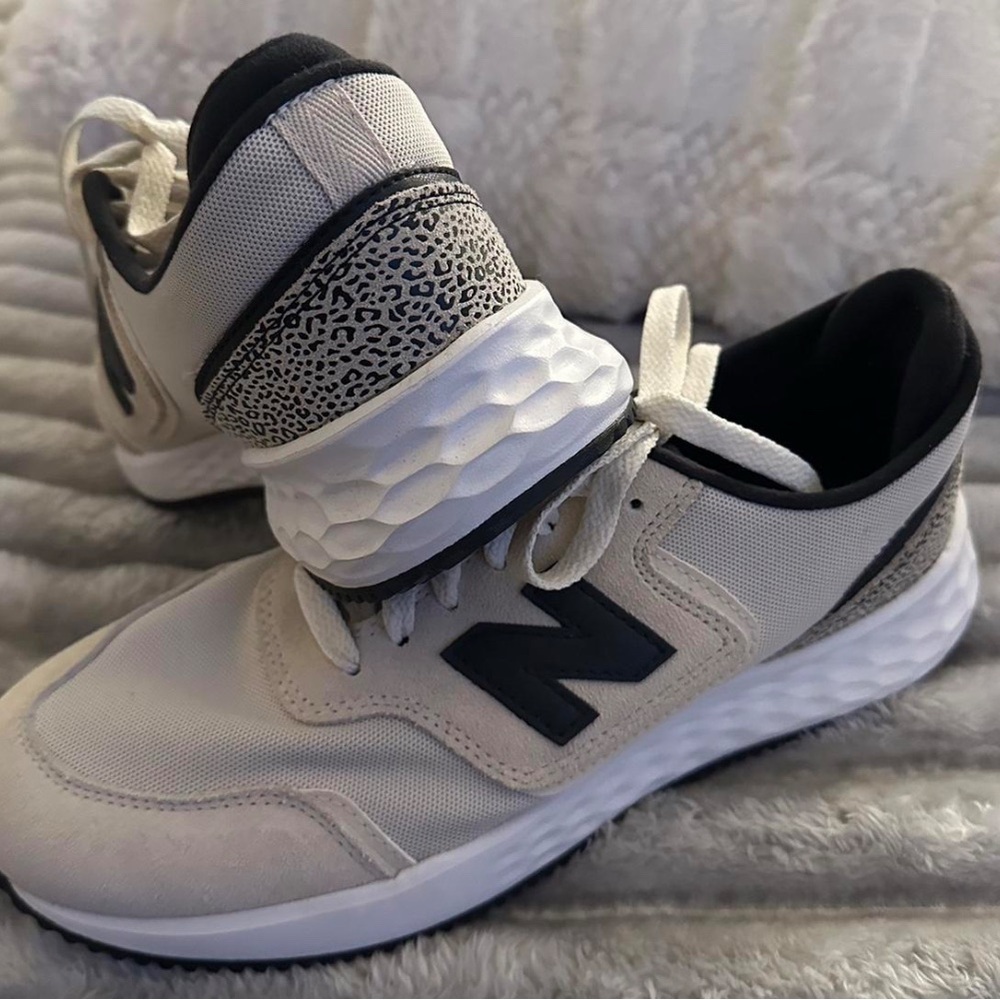 Women’s New Balance…size 11